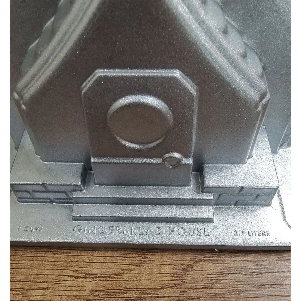 Nordic Ware Gingerbread House Cottage Cake Mold 2.1L 9 Cups William Sonoma D8